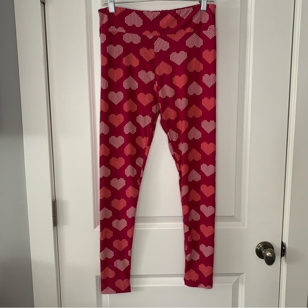 LuLaRoe Tall and Curvy Red Heart Leggings Valentine’s day